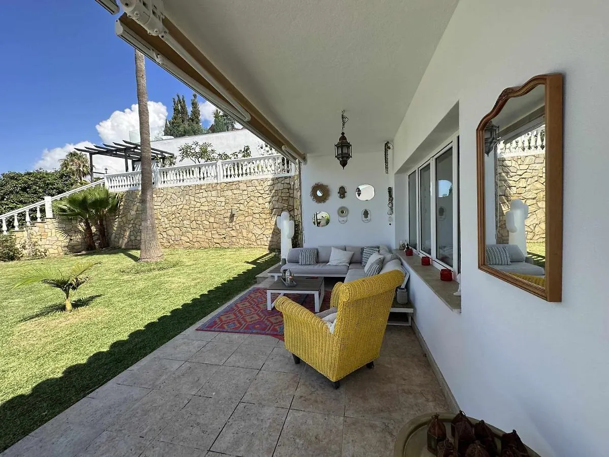 Villa Zebra Sea View Beach Across The Street Benalmadena 0*,  Spain
